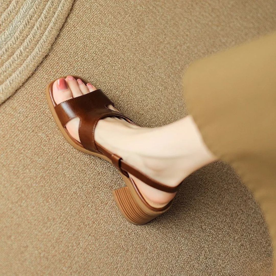 MARY JAMES™ – RETROSANDALE MED FIRKANTET SNUDE OG MODERNE ELEGANCE