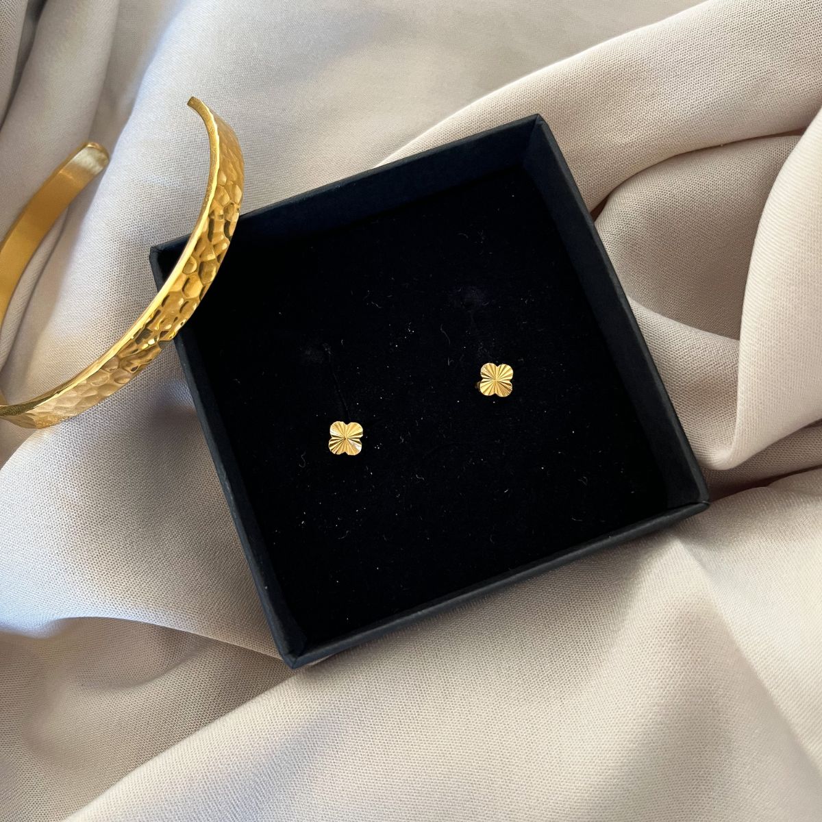 Sun Kiss Clover Stud Øreringe 18K Guldbelagt
