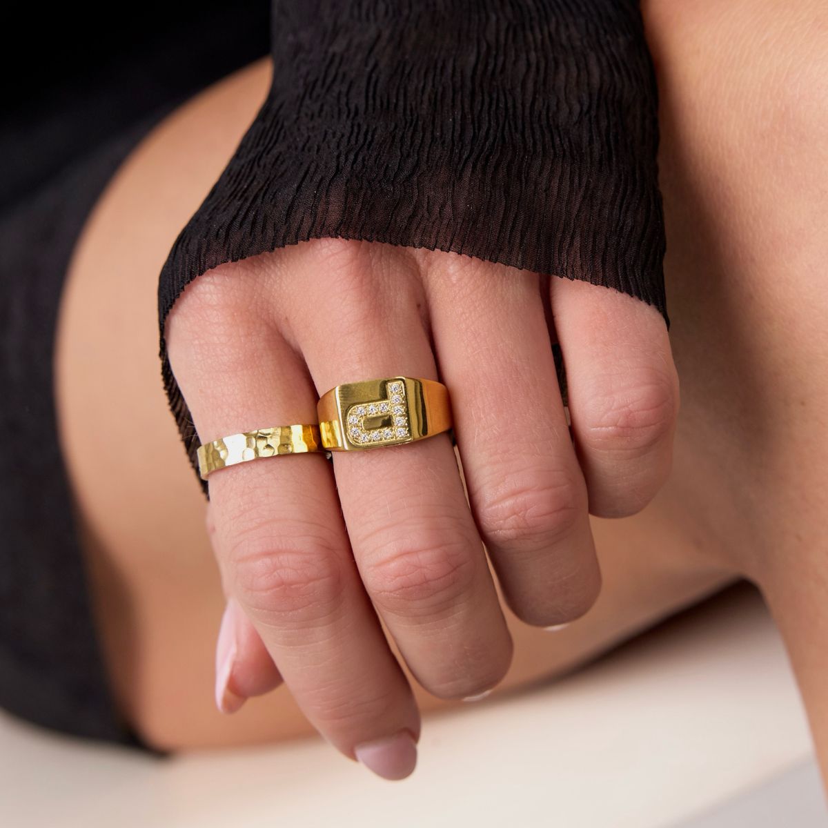Krystal Bogstav Firkantet Signet Ring 18K Guldbelagt