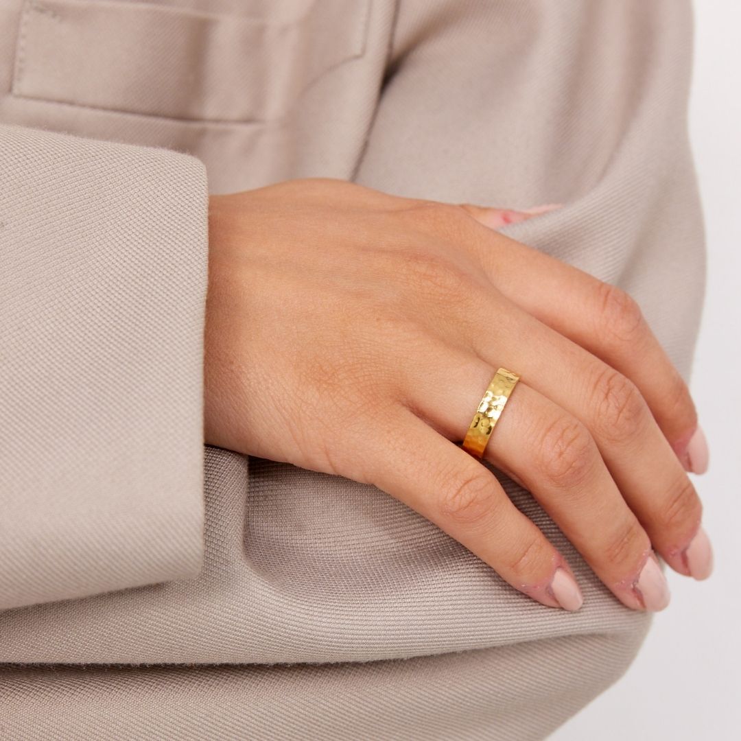 Hamret Band Ring 18K Guldbelagt 4mm