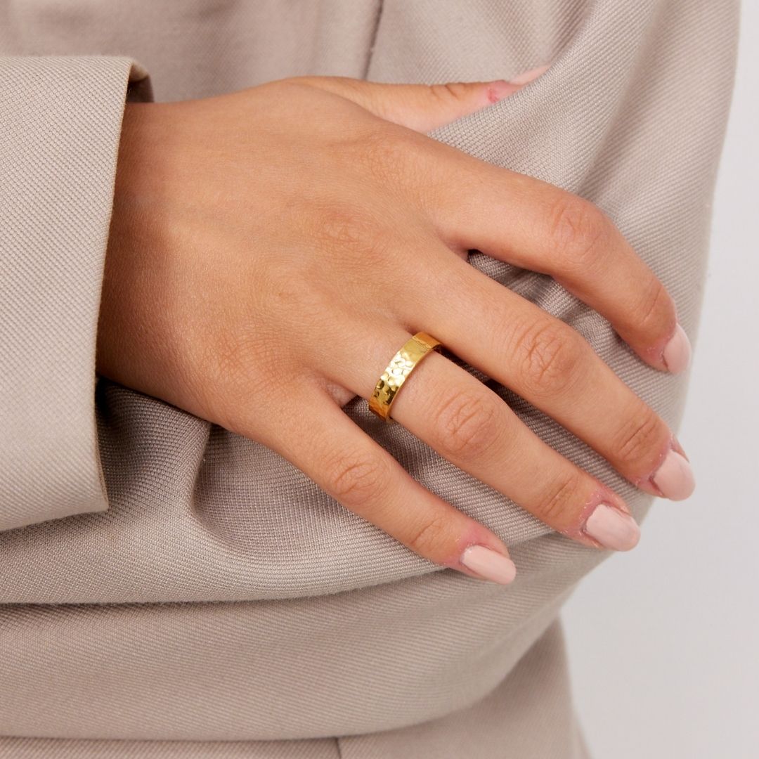 Hamret Band Ring 18K Guldbelagt 4mm