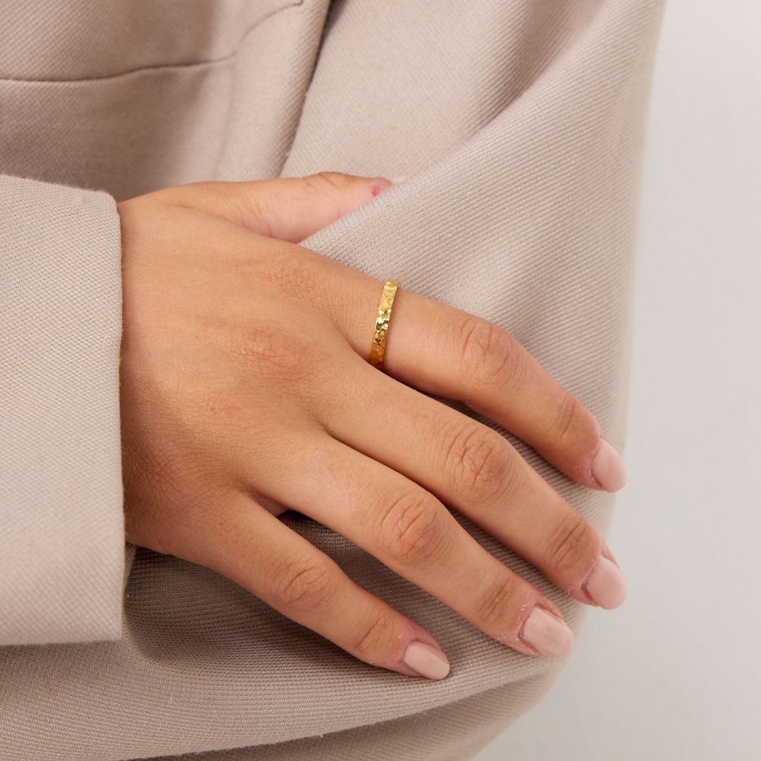 Hamret Band Ring 18K Guldbelagt 2mm