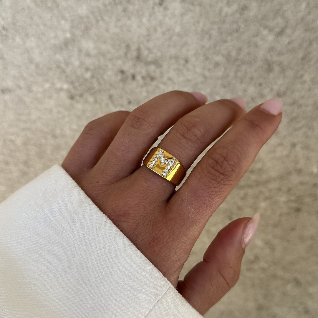 Krystal Bogstav Firkantet Signet Ring 18K Guldbelagt