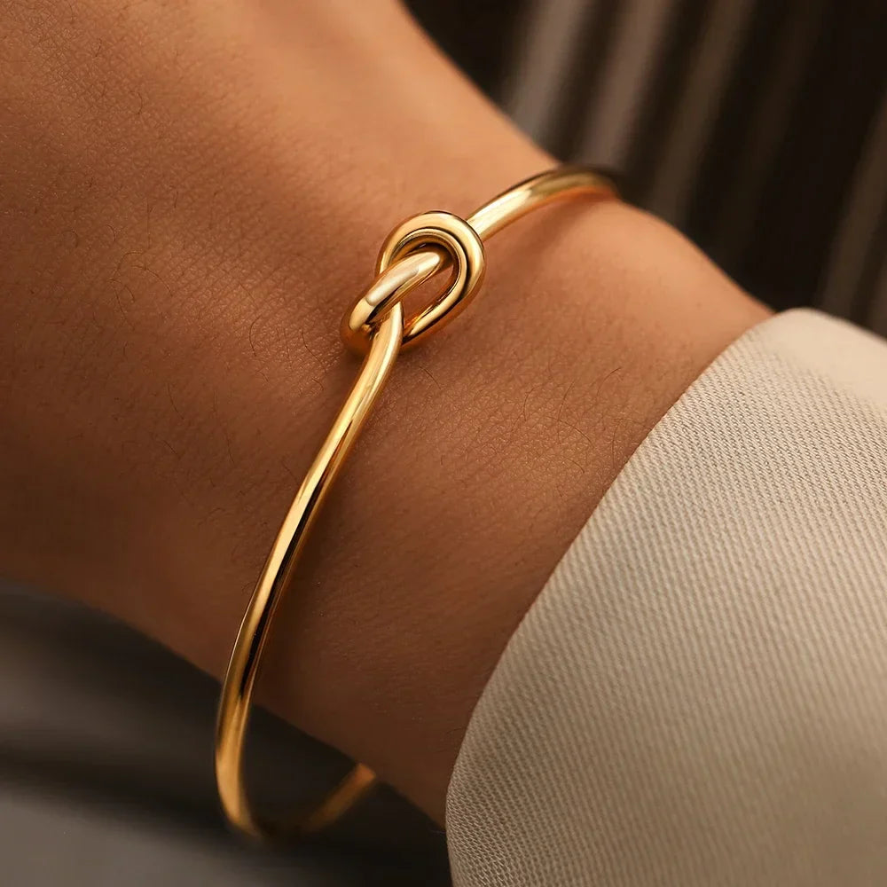 Elin –  Signature Knot Bangle
